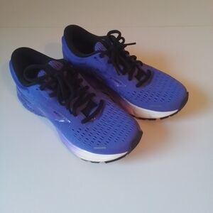 Brooks Women's Purple Running Shoes Only Worn 2 Times